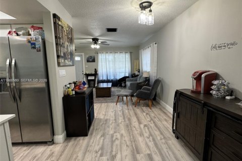 Купить виллу или дом в Тамарак, Флорида 2 спальни, 104.79м2, № 2028239 - фото 4