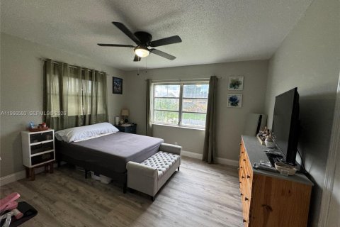 Купить виллу или дом в Тамарак, Флорида 2 спальни, 104.79м2, № 2028239 - фото 9