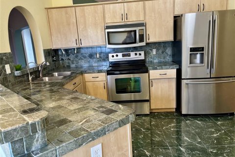 House in Sun City Center, Florida 2 bedrooms, 141.95 sq.m. № 1717755 - photo 6