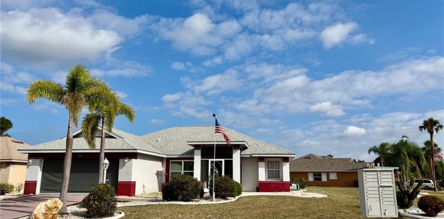 House in Sun City Center, Florida 2 bedrooms, 141.95 sq.m. № 1717755