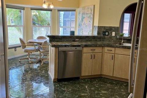 House in Sun City Center, Florida 2 bedrooms, 141.95 sq.m. № 1717755 - photo 5