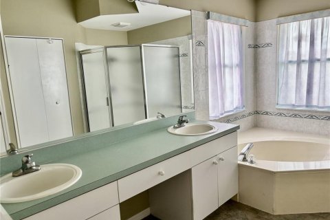 House in Sun City Center, Florida 2 bedrooms, 141.95 sq.m. № 1717755 - photo 23