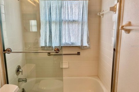 House in Sun City Center, Florida 2 bedrooms, 141.95 sq.m. № 1717755 - photo 18