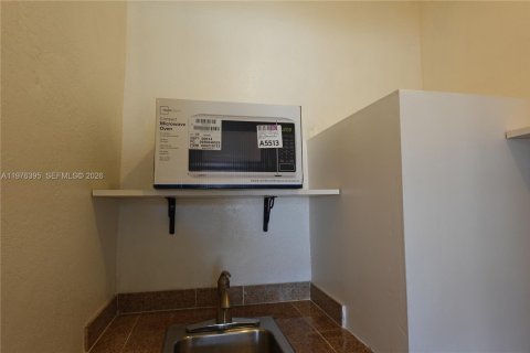 Снять в аренду коммерческую недвижимость в Майами, Флорида 1 спальня, 173.54м2, № 2045976 - фото 15