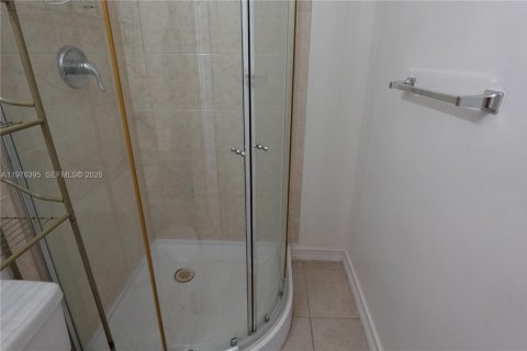 Снять в аренду коммерческую недвижимость в Майами, Флорида 1 спальня, 173.54м2, № 2045976 - фото 19