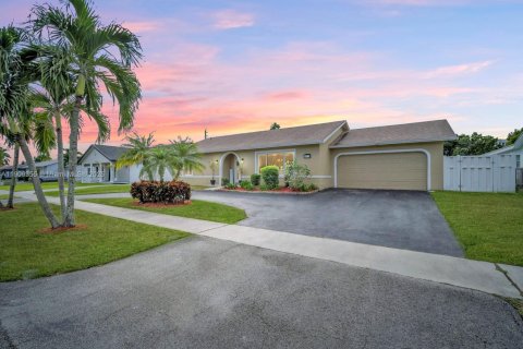 Купить виллу или дом в Санрайз, Флорида 3 спальни, 200.3м2, № 1970359 - фото 2