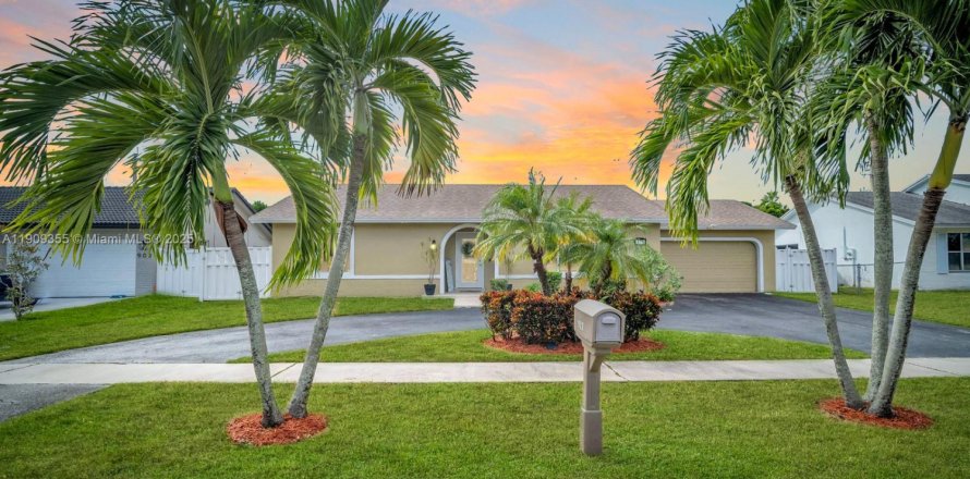 Дом в Санрайз, Флорида 3 спальни, 200.3м2 № 1970359