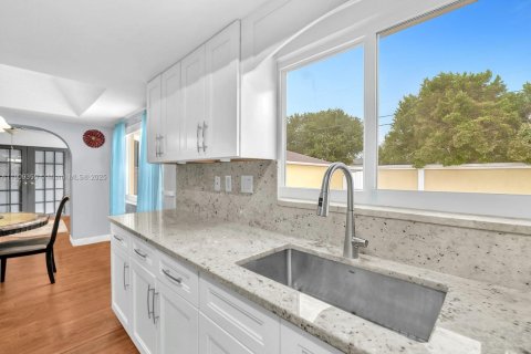 Купить виллу или дом в Санрайз, Флорида 3 спальни, 200.3м2, № 1970359 - фото 19