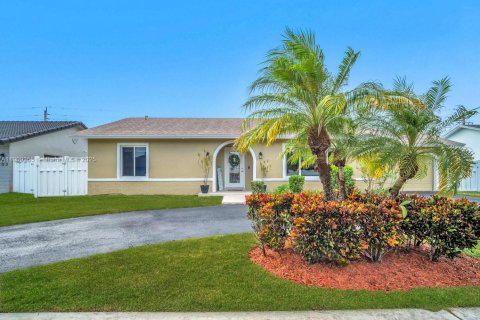 Купить виллу или дом в Санрайз, Флорида 3 спальни, 200.3м2, № 1970359 - фото 3