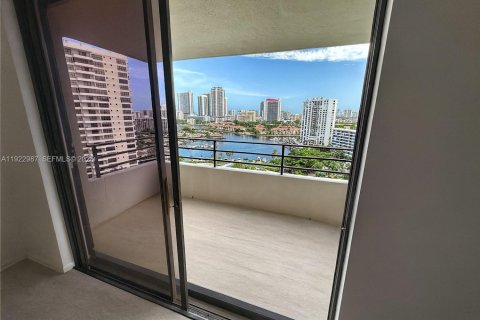 Copropriété à louer à Hallandale Beach, Floride: 1 chambre, 92.9 m2 № 2038824 - photo 9
