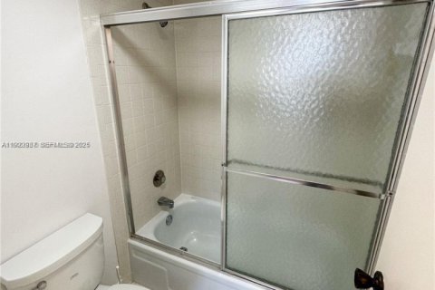 Copropriété à louer à Hallandale Beach, Floride: 1 chambre, 92.9 m2 № 2038824 - photo 4