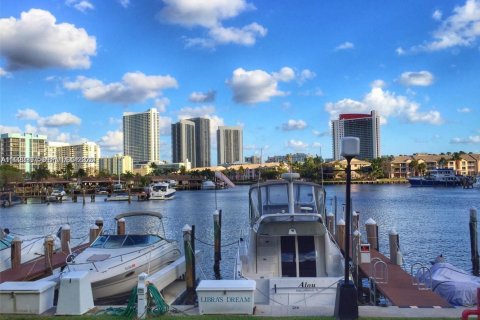 Copropriété à louer à Hallandale Beach, Floride: 1 chambre, 92.9 m2 № 2038824 - photo 26