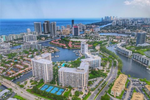 Copropriété à louer à Hallandale Beach, Floride: 1 chambre, 92.9 m2 № 2038824 - photo 19