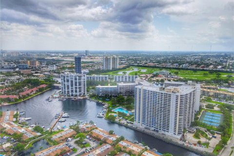 Copropriété à louer à Hallandale Beach, Floride: 1 chambre, 92.9 m2 № 2038824 - photo 22