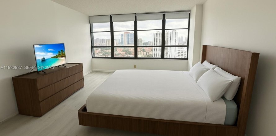 Condo à Hallandale Beach, Floride, 1 chambre  № 2038824