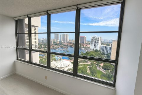 Copropriété à louer à Hallandale Beach, Floride: 1 chambre, 92.9 m2 № 2038824 - photo 2