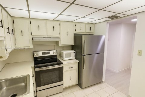 Copropriété à louer à Hallandale Beach, Floride: 1 chambre, 92.9 m2 № 2038824 - photo 8