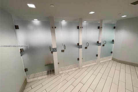 Copropriété à louer à Hallandale Beach, Floride: 1 chambre, 92.9 m2 № 2038824 - photo 16