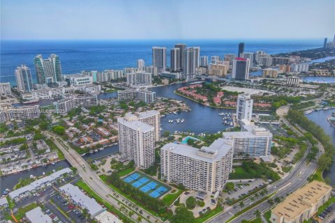 Copropriété à louer à Hallandale Beach, Floride: 1 chambre, 92.9 m2 № 2038824 - photo 20