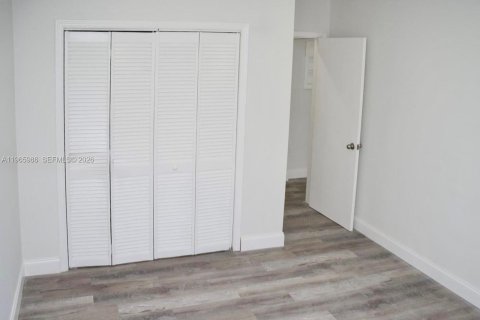 Copropriété à louer à Miami Beach, Floride: 1 chambre, 289.58 m2 № 2028812 - photo 5