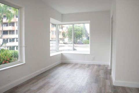 Copropriété à louer à Miami Beach, Floride: 1 chambre, 289.58 m2 № 2028812 - photo 2