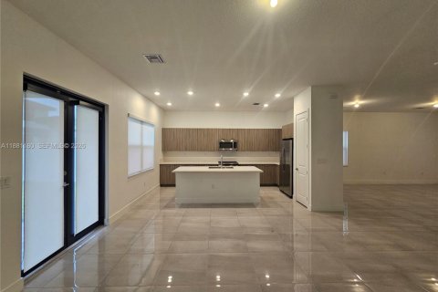 Casa en alquiler en Miramar, Florida, 4 dormitorios, 318.1 m2 № 1977609 - foto 8