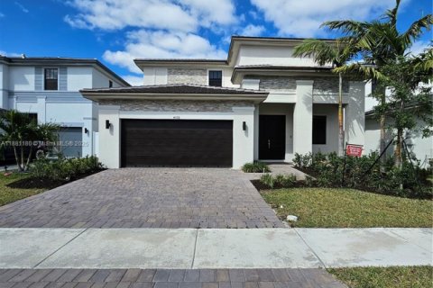 Снять в аренду виллу или дом в Мирамар, Флорида 4 спальни, 318.1м2, № 1977609 - фото 1