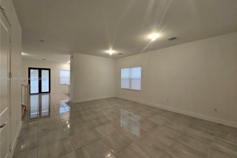 Casa en alquiler en Miramar, Florida, 4 dormitorios, 318.1 m2 № 1977609 - foto 3