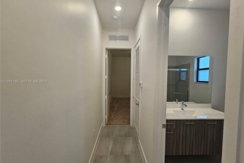 Casa en alquiler en Miramar, Florida, 4 dormitorios, 318.1 m2 № 1977609 - foto 12