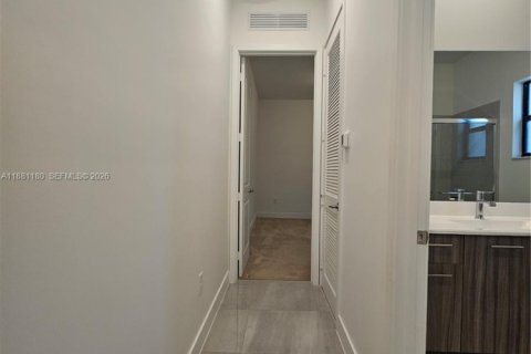 Casa en alquiler en Miramar, Florida, 4 dormitorios, 318.1 m2 № 1977609 - foto 18