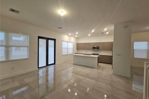 Casa en alquiler en Miramar, Florida, 4 dormitorios, 318.1 m2 № 1977609 - foto 7