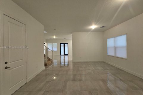 Casa en alquiler en Miramar, Florida, 4 dormitorios, 318.1 m2 № 1977609 - foto 5