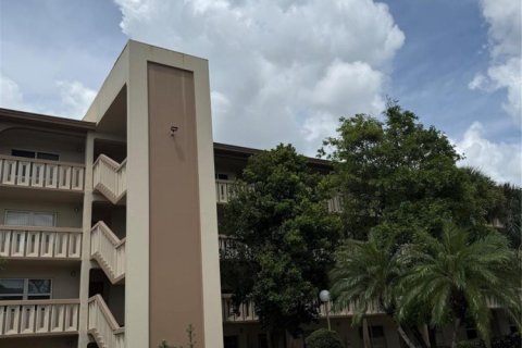 Copropriété à louer à Coconut Creek, Floride: 2 chambres, 107.49 m2 № 2407953 - photo 2