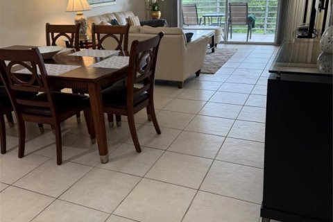 Copropriété à louer à Coconut Creek, Floride: 2 chambres, 107.49 m2 № 2407953 - photo 4