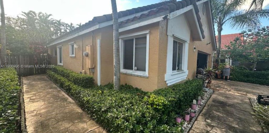 Casa en Plantation, Florida 2 dormitorios, 145.3 m2 № 1963799