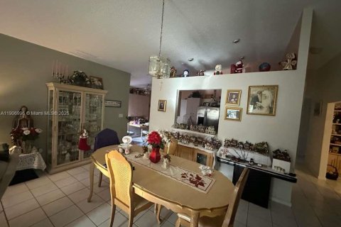 Casa en venta en Plantation, Florida, 2 dormitorios, 145.3 m2 № 1963799 - foto 11