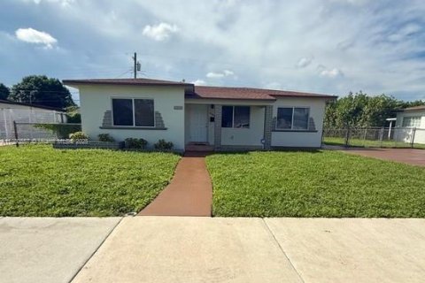 Villa ou maison à vendre à Hialeah, Floride: 3 chambres, 102.66 m2 № 1922325 - photo 1