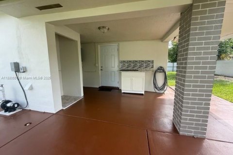 Villa ou maison à vendre à Hialeah, Floride: 3 chambres, 102.66 m2 № 1922325 - photo 15