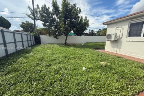 Villa ou maison à vendre à Hialeah, Floride: 3 chambres, 102.66 m2 № 1922325 - photo 13