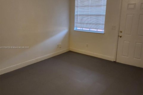 Condo in Opa-locka, Florida, 3 bedrooms  № 1693437 - photo 20
