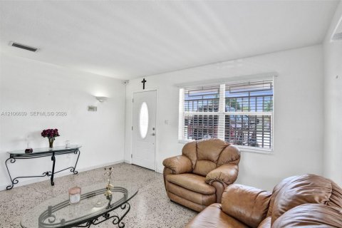 Villa ou maison à vendre à Hialeah, Floride: 4 chambres, 205.87 m2 № 2419419 - photo 20