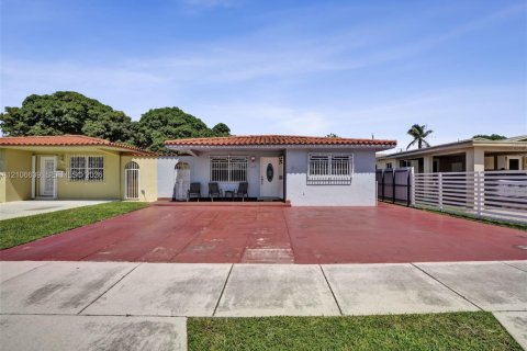 Villa ou maison à Hialeah, Floride 4 chambres, 205.87 m2 № 2419419