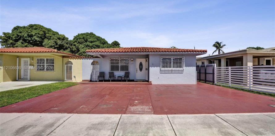 Villa ou maison à Hialeah, Floride 4 chambres, 205.87 m2 № 2419419