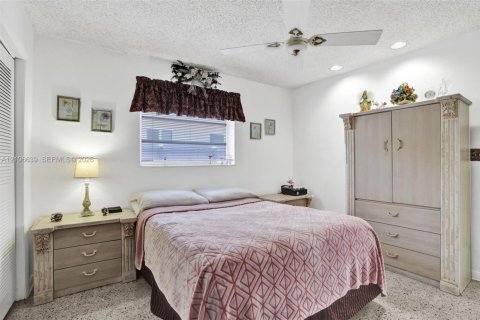 Villa ou maison à vendre à Hialeah, Floride: 4 chambres, 205.87 m2 № 2419419 - photo 7