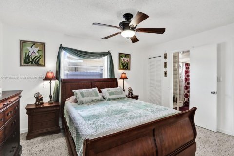 Villa ou maison à vendre à Hialeah, Floride: 4 chambres, 205.87 m2 № 2419419 - photo 9