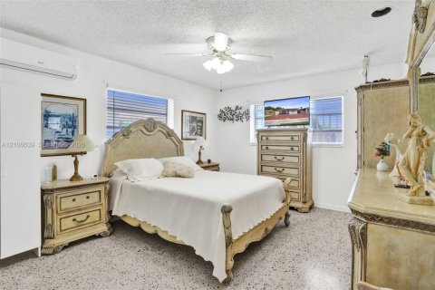 Villa ou maison à vendre à Hialeah, Floride: 4 chambres, 205.87 m2 № 2419419 - photo 29