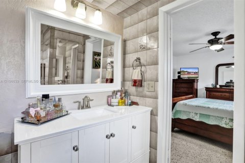 Villa ou maison à vendre à Hialeah, Floride: 4 chambres, 205.87 m2 № 2419419 - photo 13