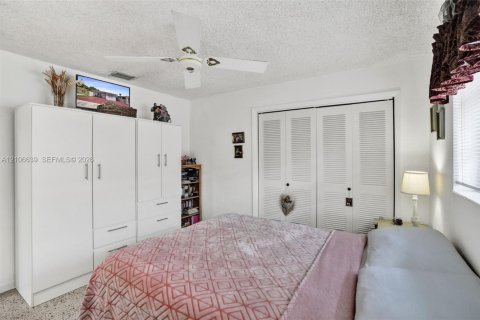 Villa ou maison à vendre à Hialeah, Floride: 4 chambres, 205.87 m2 № 2419419 - photo 6