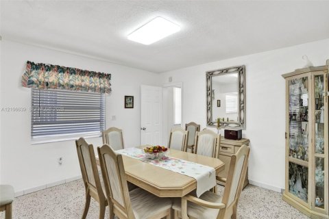 Villa ou maison à vendre à Hialeah, Floride: 4 chambres, 205.87 m2 № 2419419 - photo 27