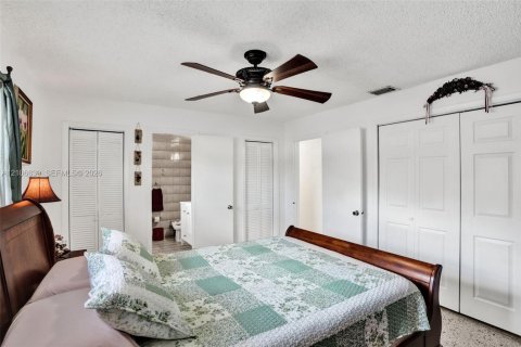 Villa ou maison à vendre à Hialeah, Floride: 4 chambres, 205.87 m2 № 2419419 - photo 10